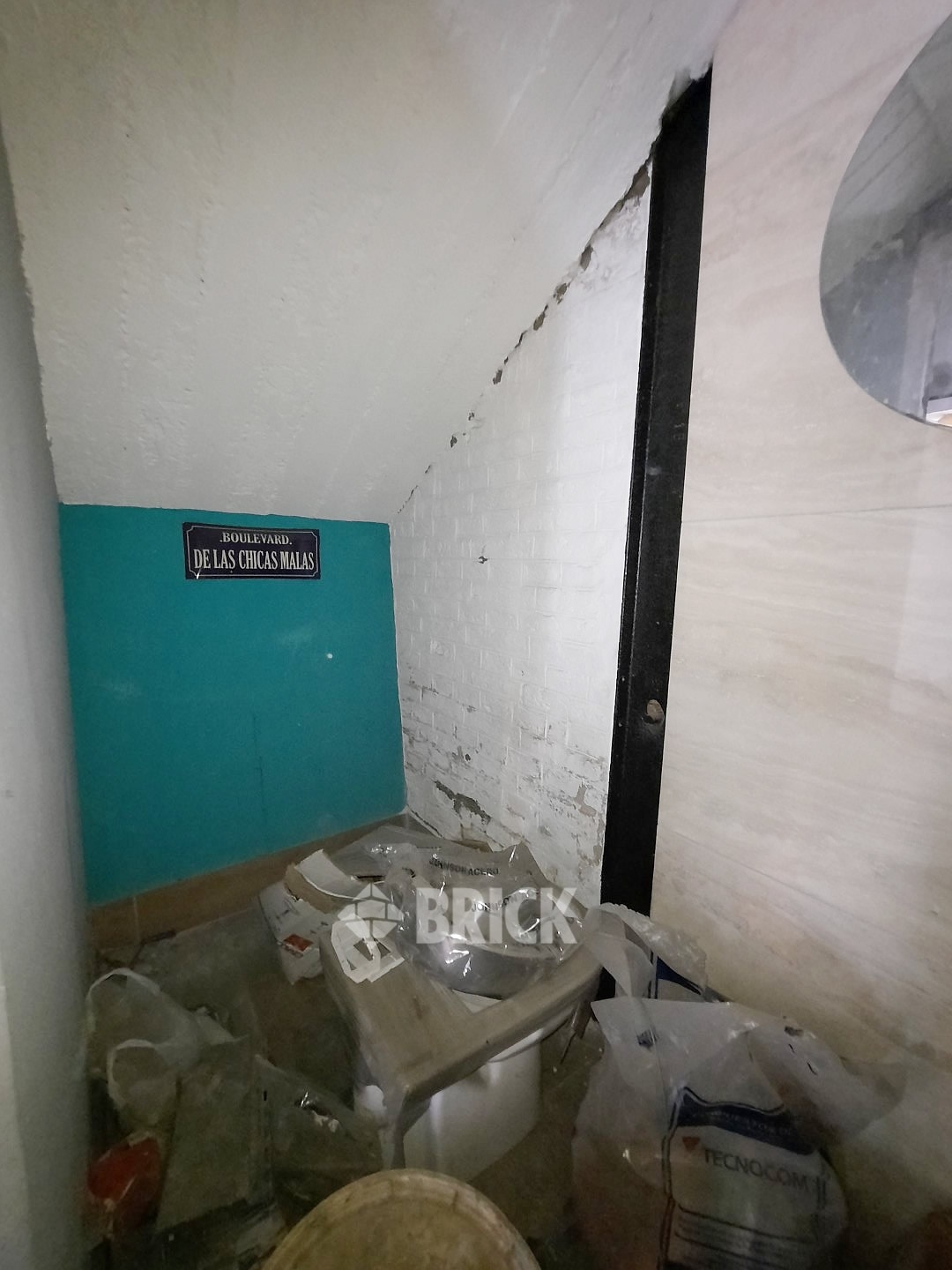 YRIGOYEN, HIPOLITO, AV. al 6600 8