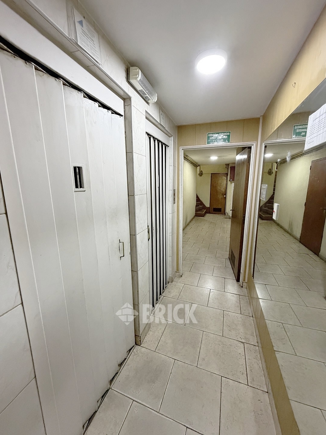 RIVADAVIA, AV. al 3400 Piso 5 22