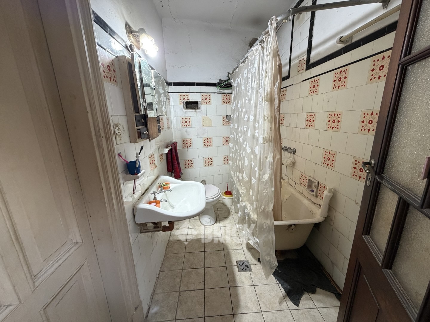 ALVAREZ, JULIAN al 1100 Piso 1 14