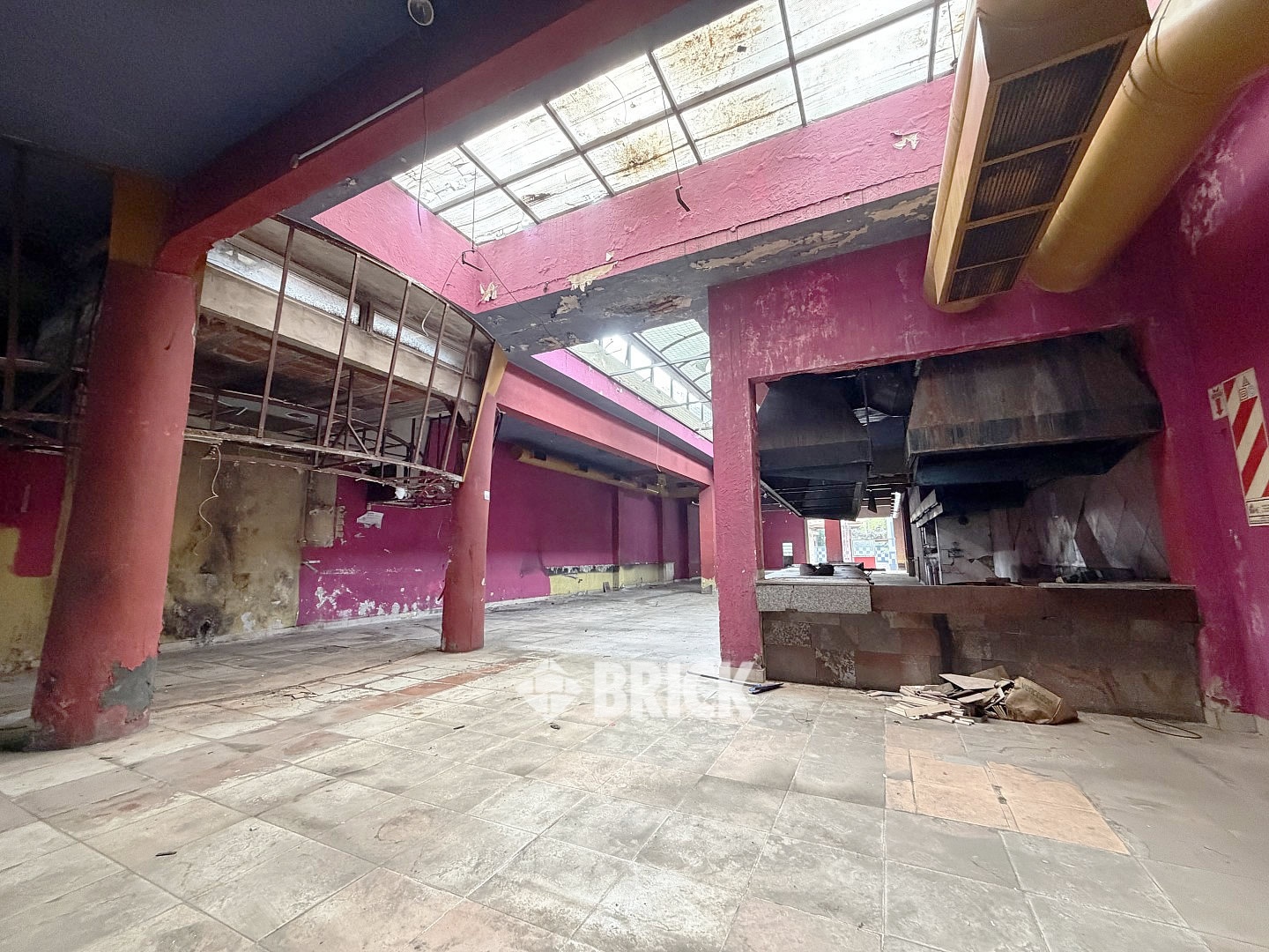 YRIGOYEN, HIPOLITO, AV. al 8200 10