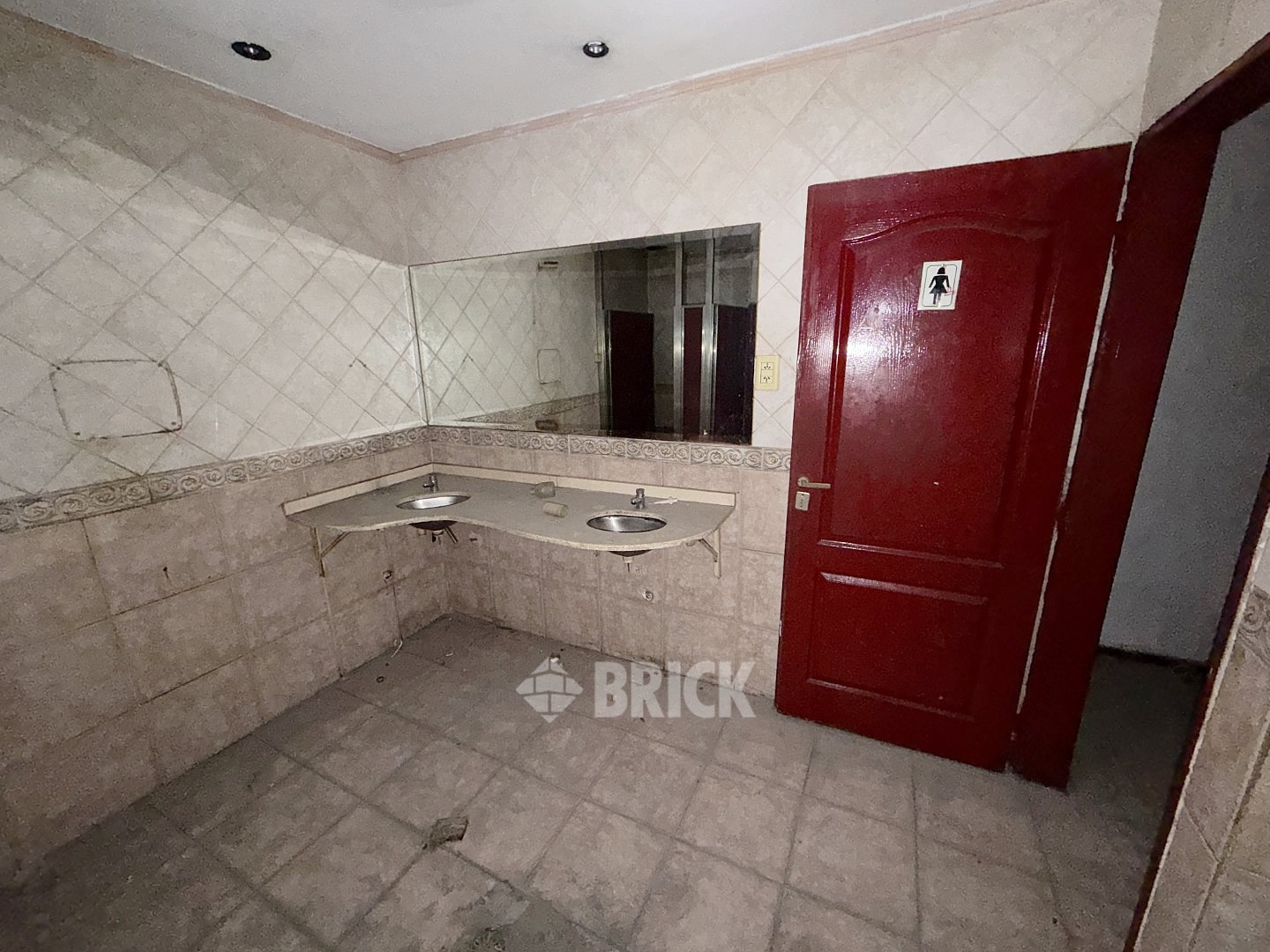 YRIGOYEN, HIPOLITO, AV. al 8200 21