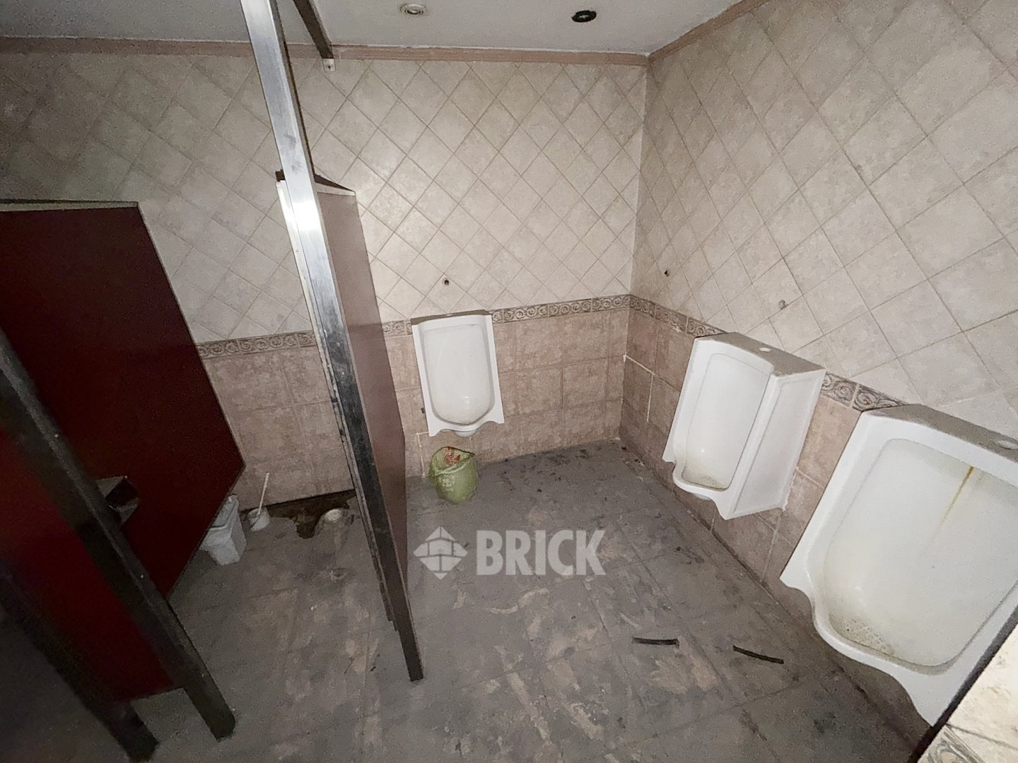 YRIGOYEN, HIPOLITO, AV. al 8200 23