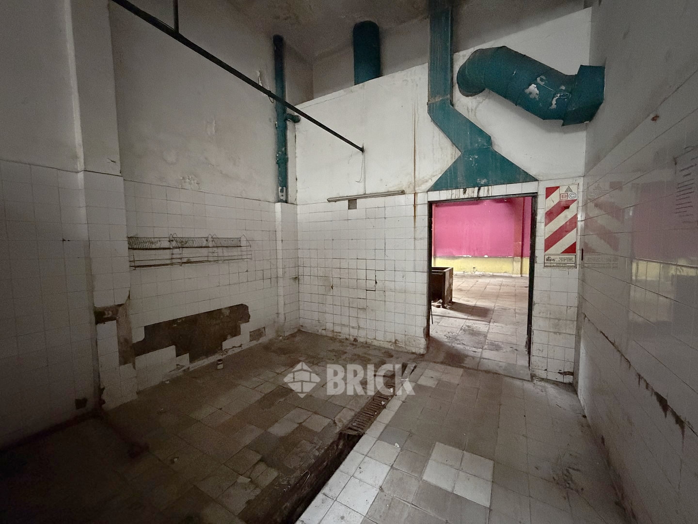 YRIGOYEN, HIPOLITO, AV. al 8200 24