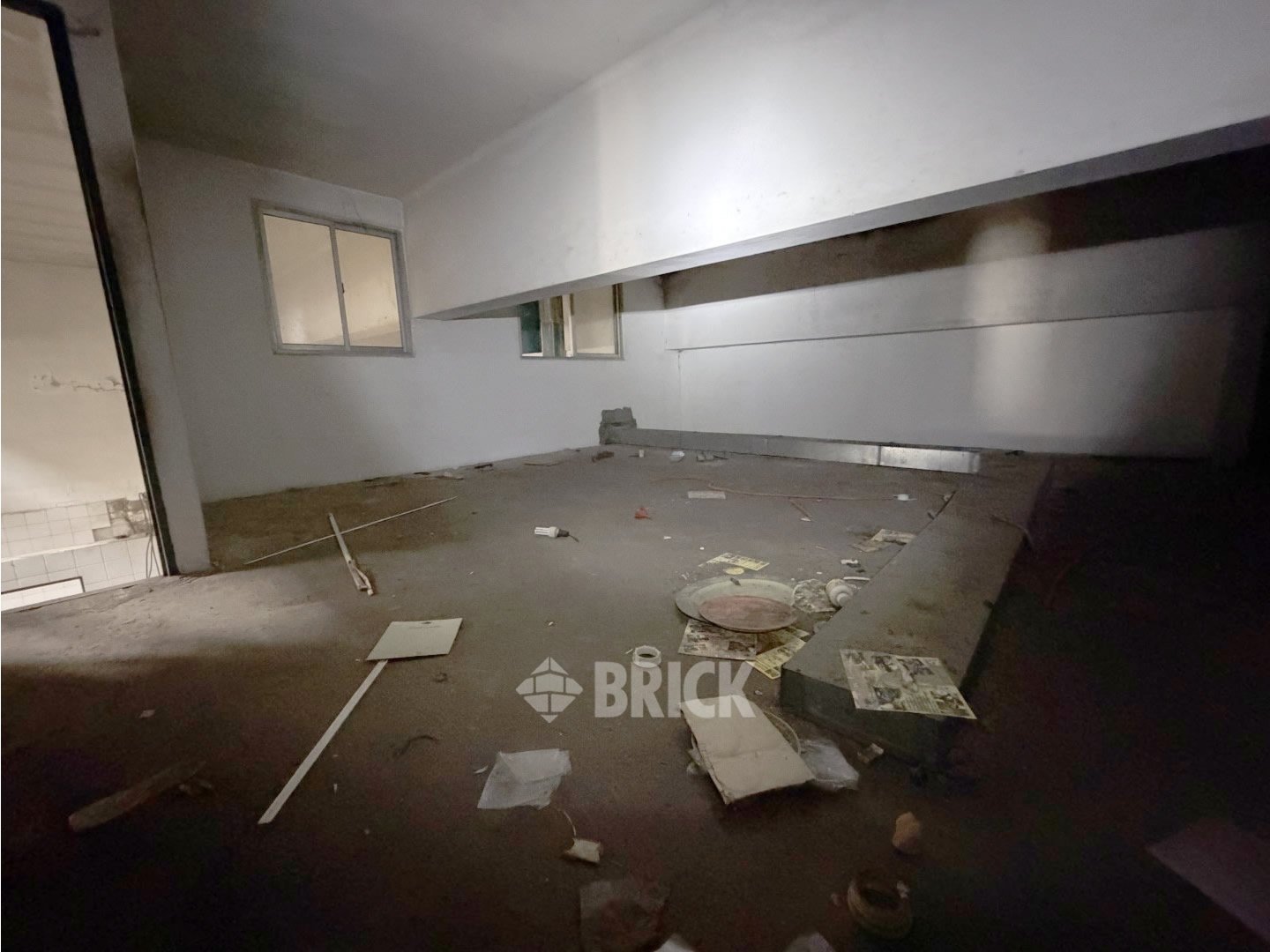 YRIGOYEN, HIPOLITO, AV. al 8200 30