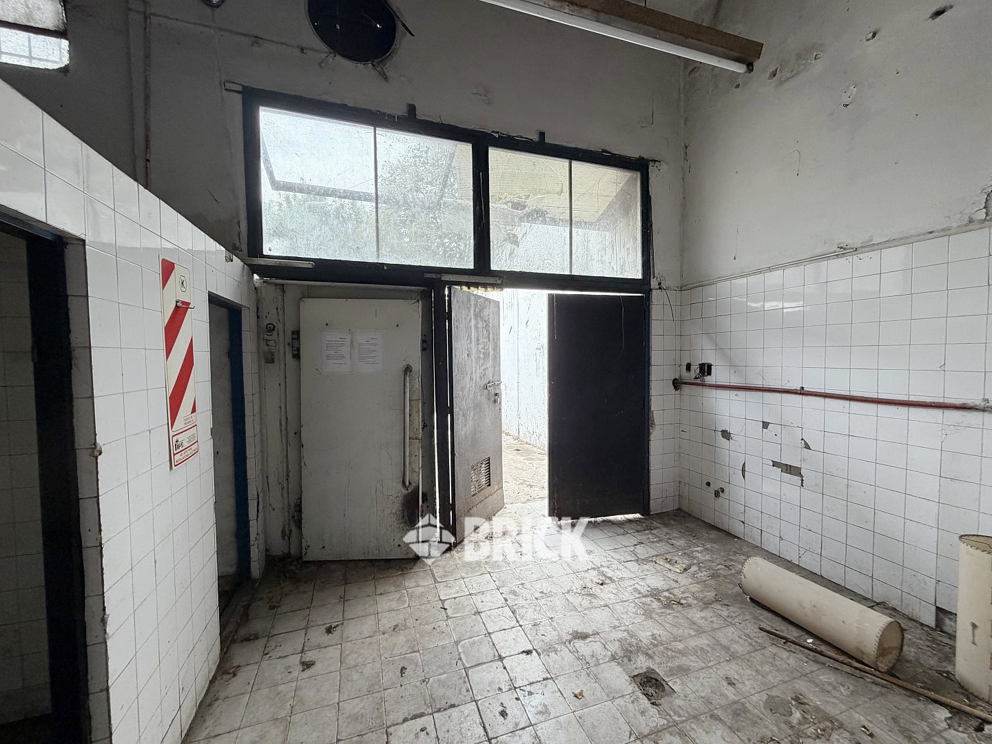 YRIGOYEN, HIPOLITO, AV. al 8200 33