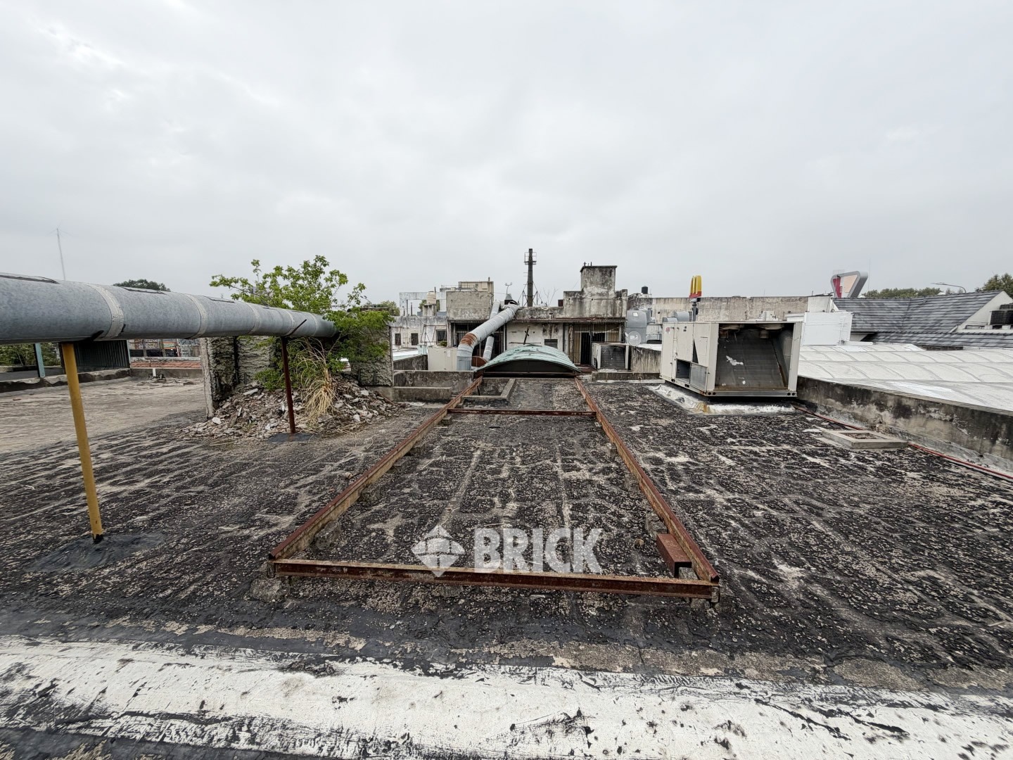 YRIGOYEN, HIPOLITO, AV. al 8200 43