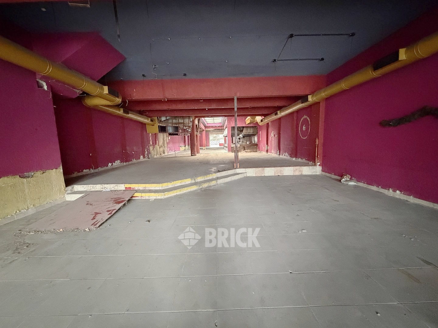 YRIGOYEN, HIPOLITO, AV. al 8200 8