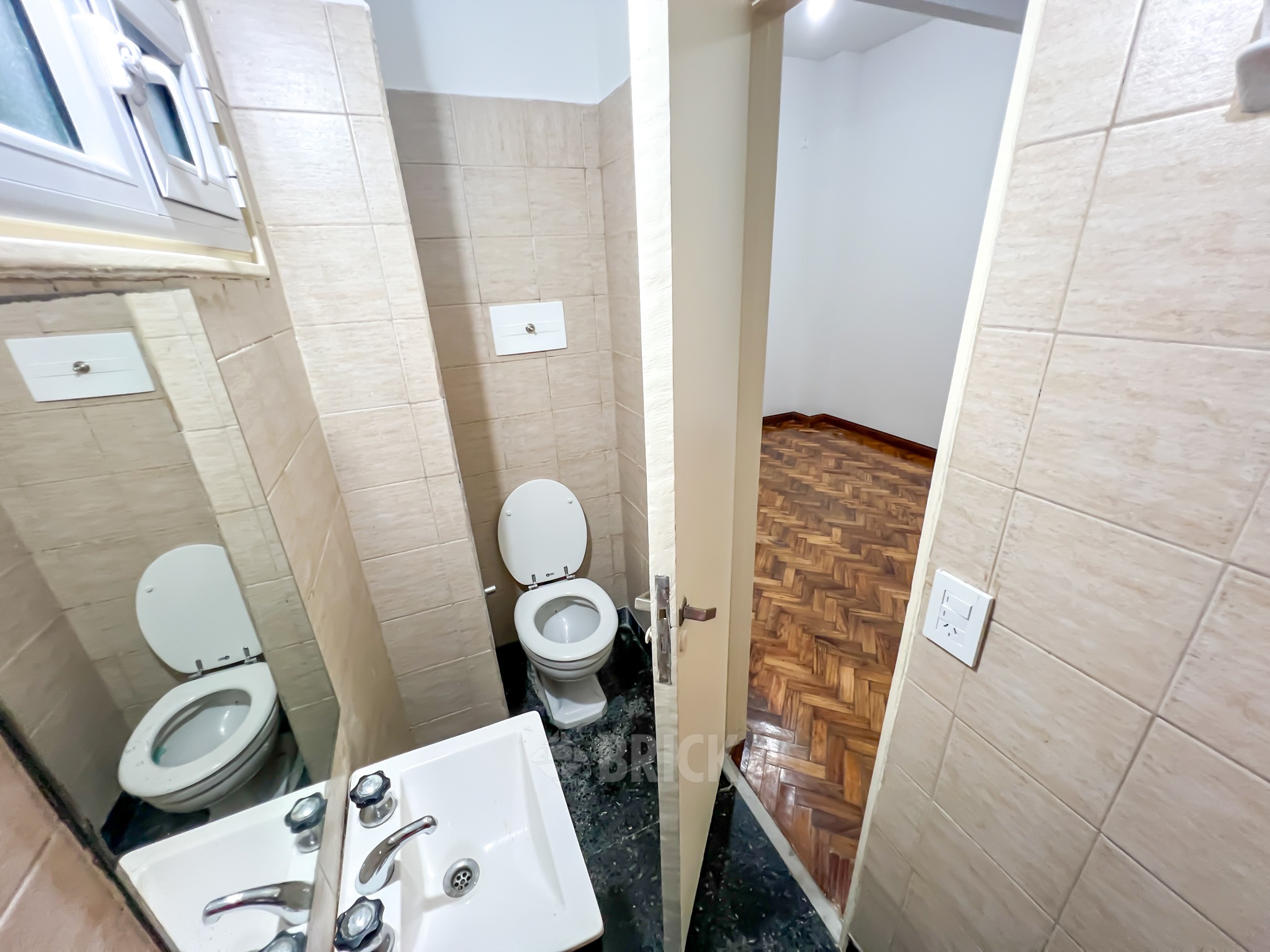 AUSTRIA al 2500 Piso PB 7