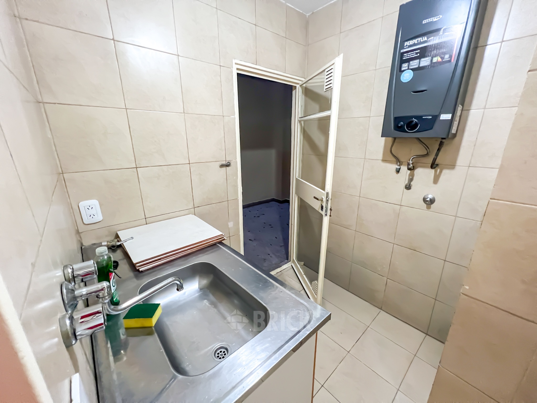AUSTRIA al 2500 Piso PB 8