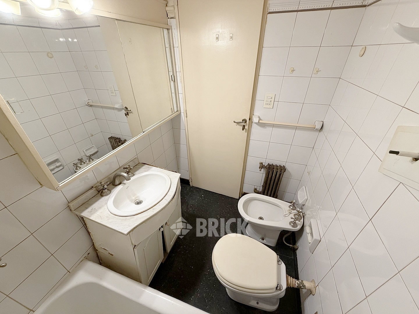 LOPEZ, VICENTE al 1900 Piso 9 21
