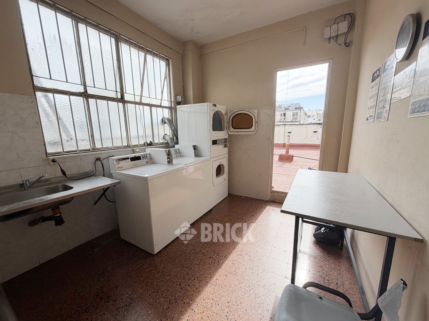 LOPEZ, VICENTE al 1900 Piso 9 22