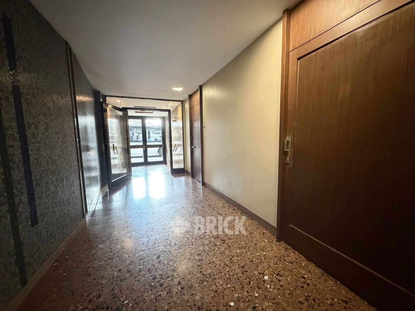 LOPEZ, VICENTE al 1900 Piso 9 25