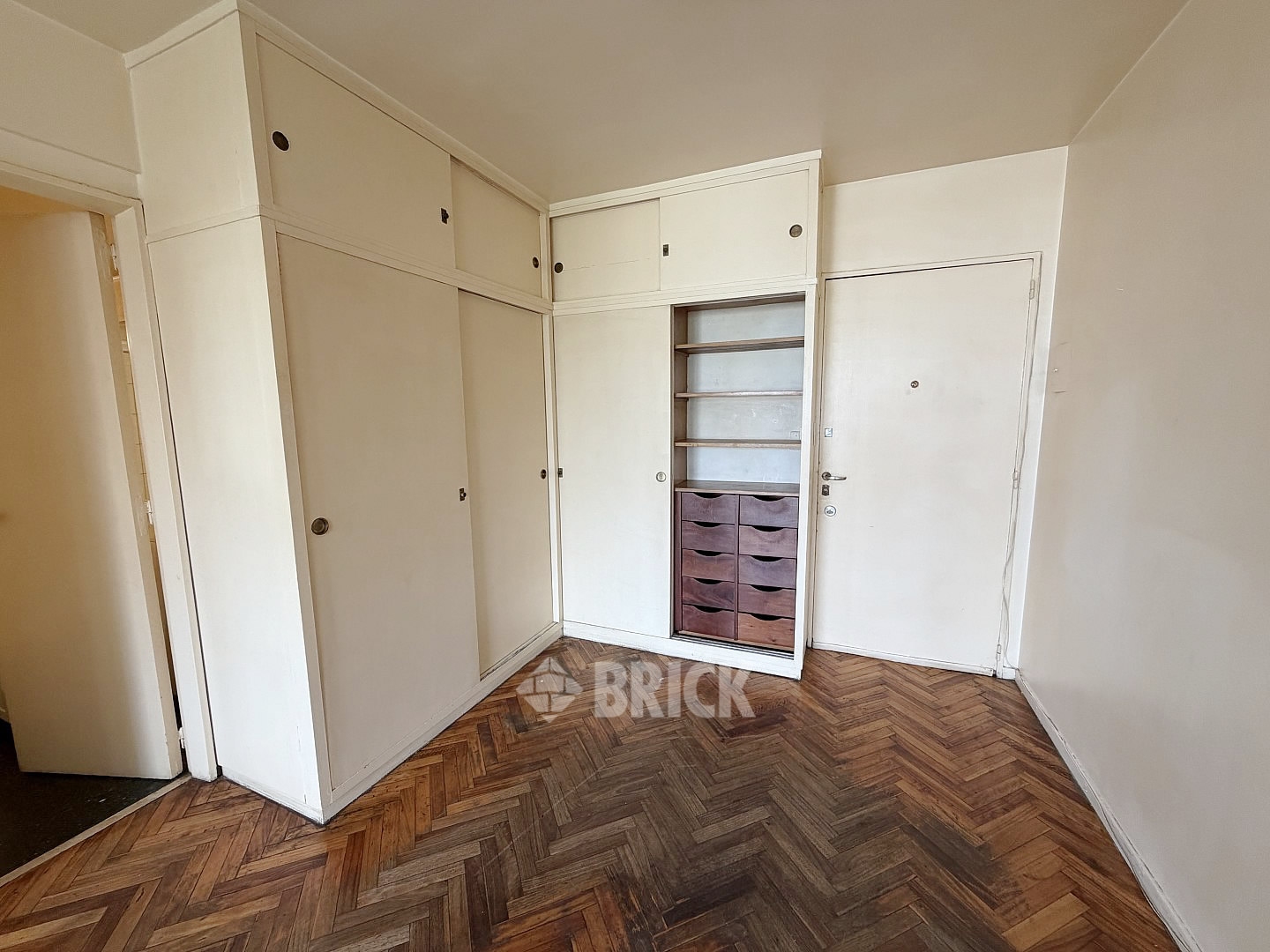 LOPEZ, VICENTE al 1900 Piso 9 6