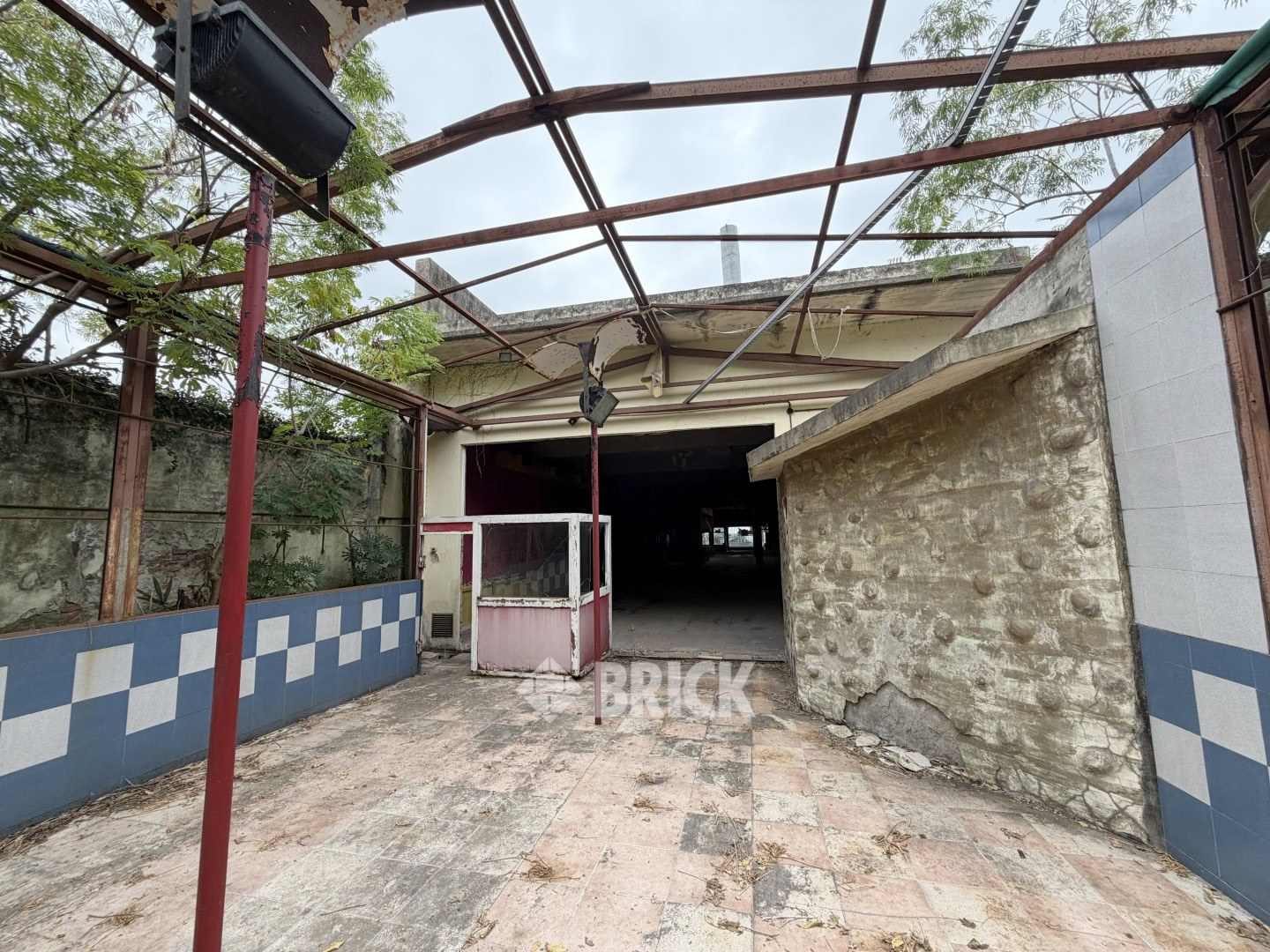 YRIGOYEN, HIPOLITO, AV. al 8200 18