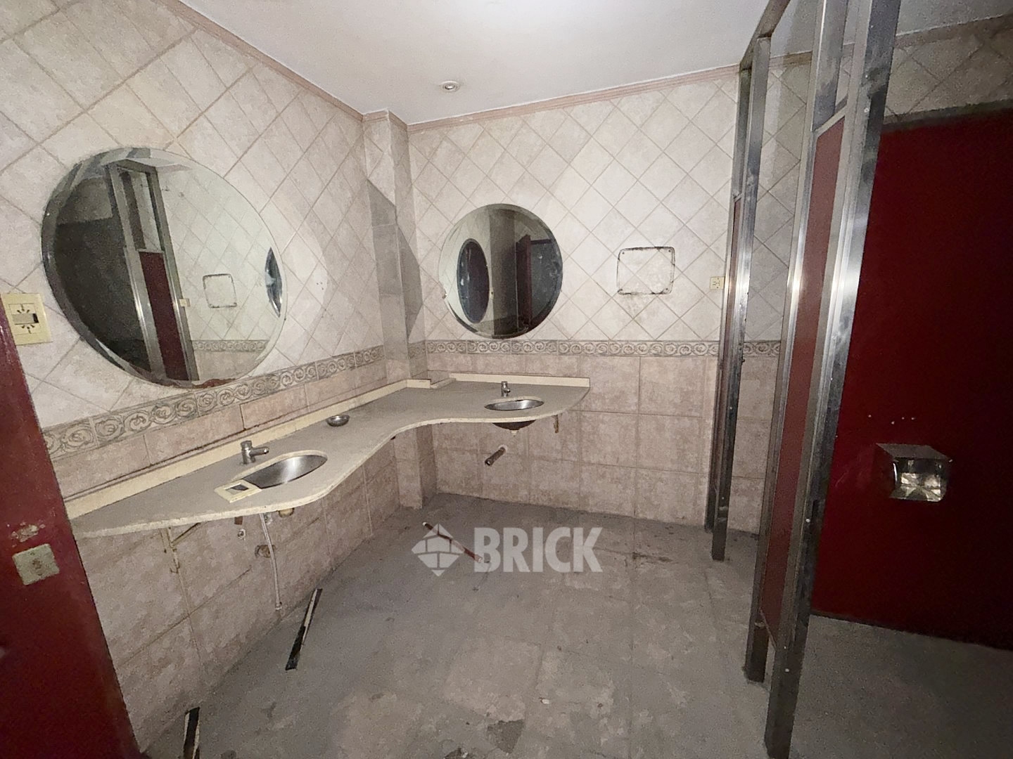 YRIGOYEN, HIPOLITO, AV. al 8200 22