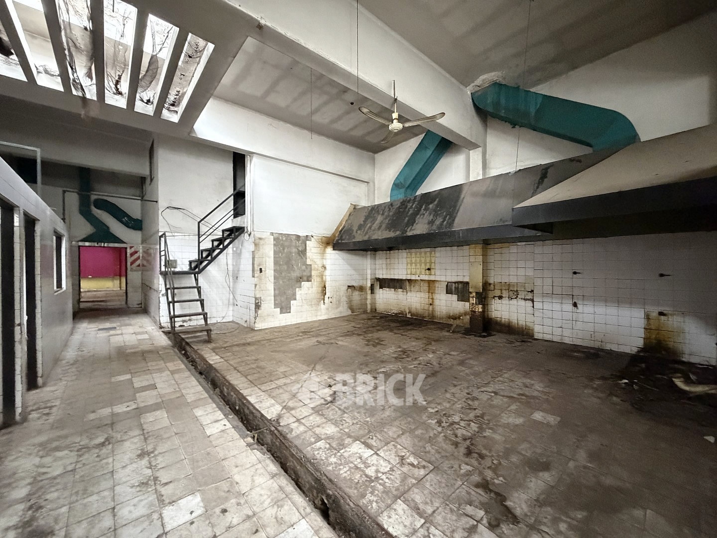 YRIGOYEN, HIPOLITO, AV. al 8200 27