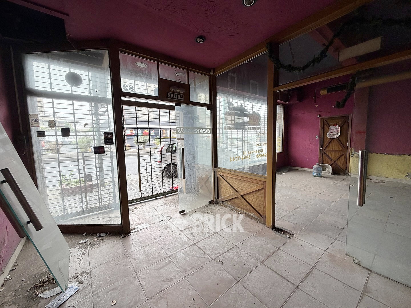 YRIGOYEN, HIPOLITO, AV. al 8200 5