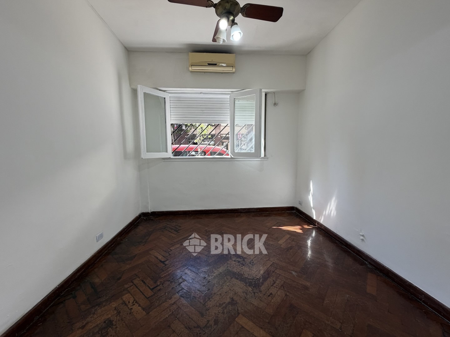 SOLIS al 800 Piso PB 4