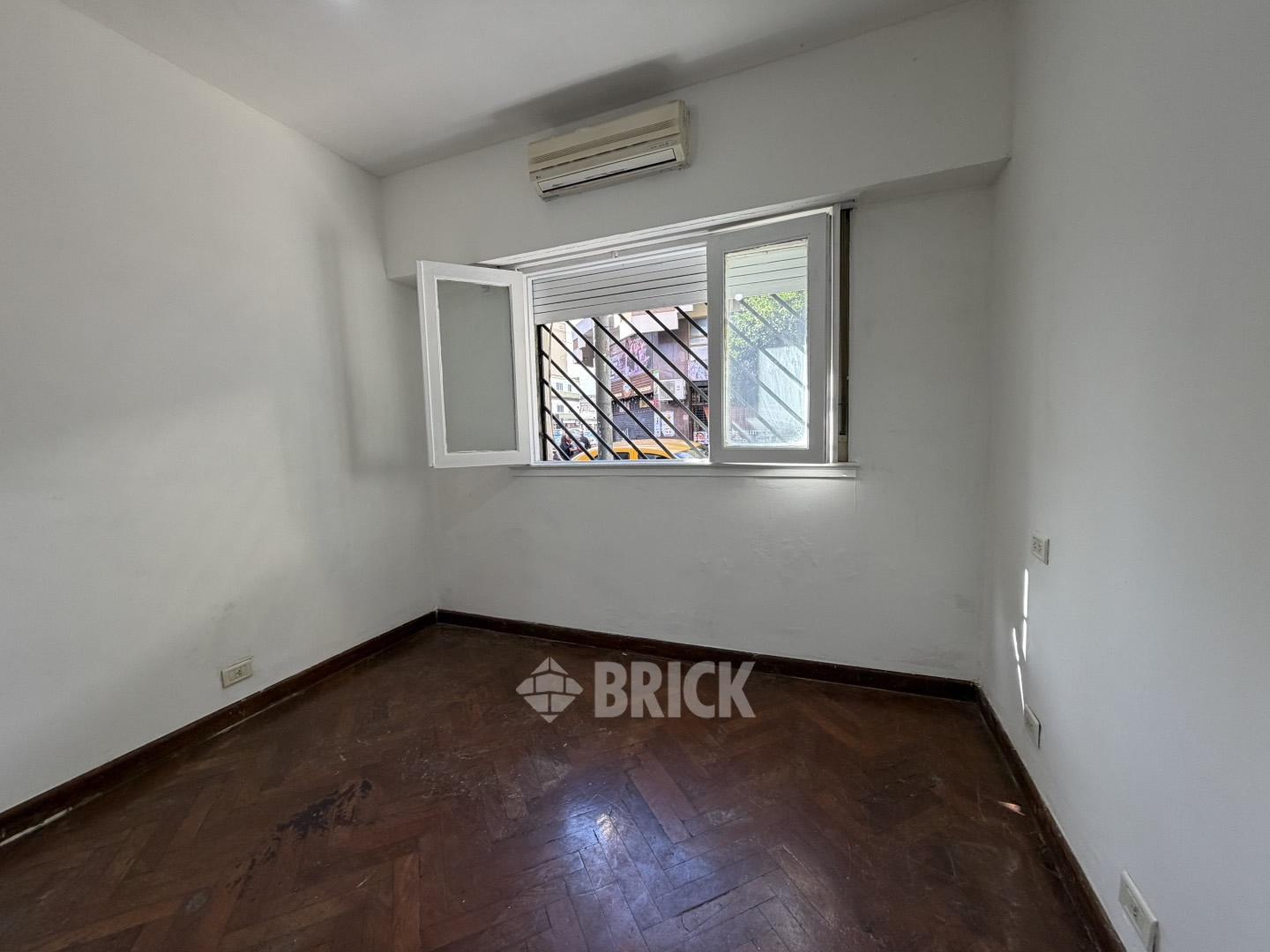SOLIS al 800 Piso PB 9