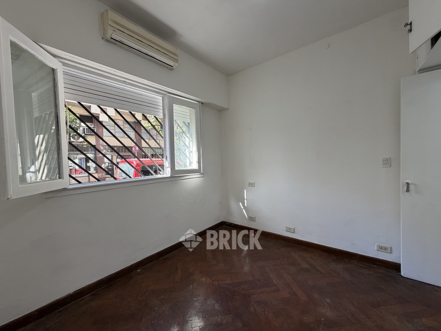 SOLIS al 800 Piso PB 10