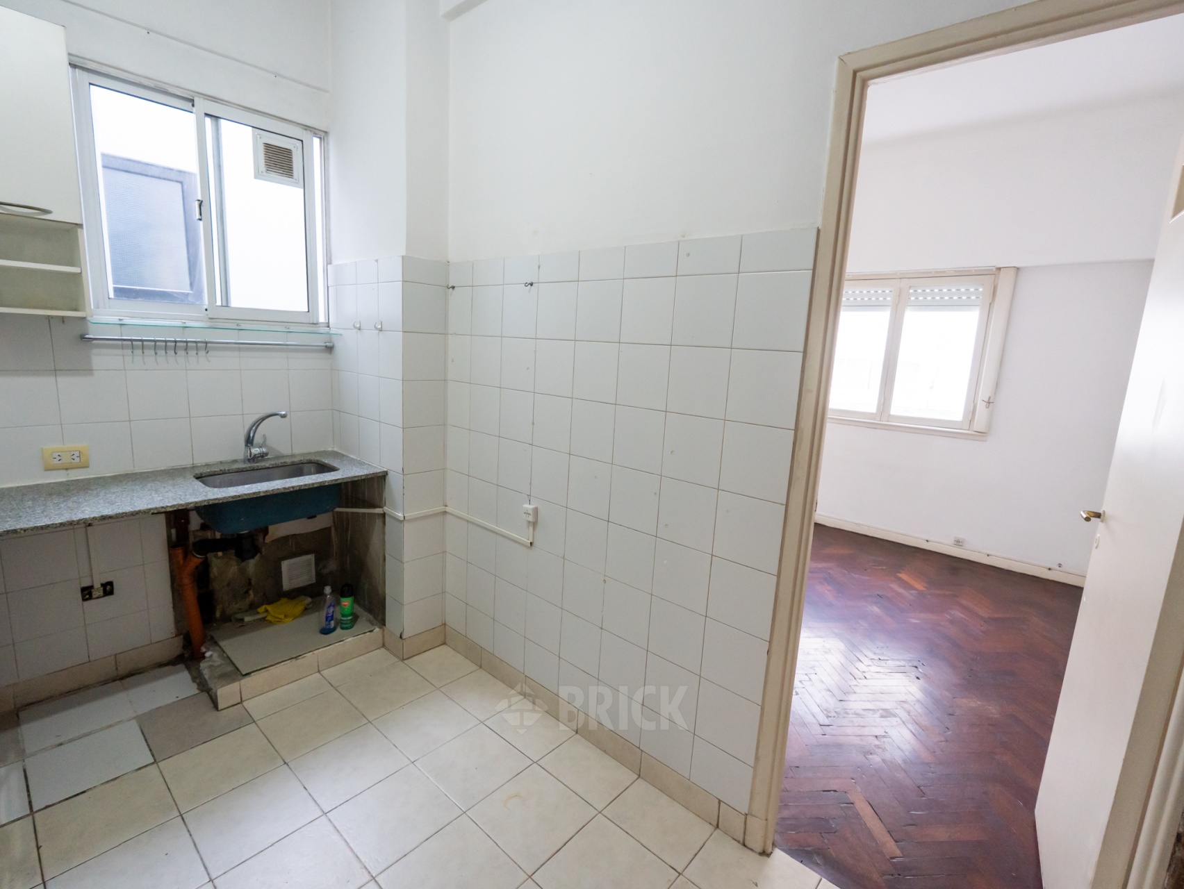 NAON, ROMULO S., DR. al 2200 Piso 2 12