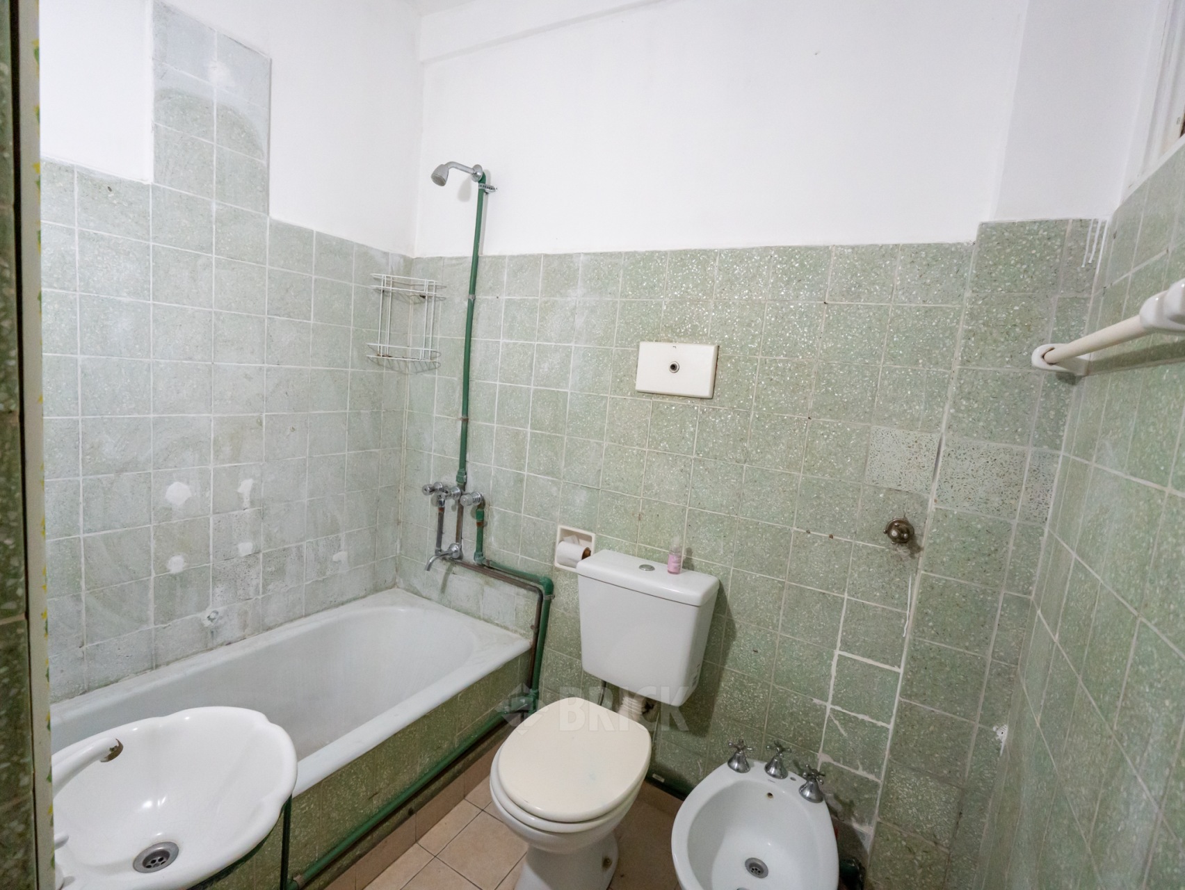 NAON, ROMULO S., DR. al 2200 Piso 2 9