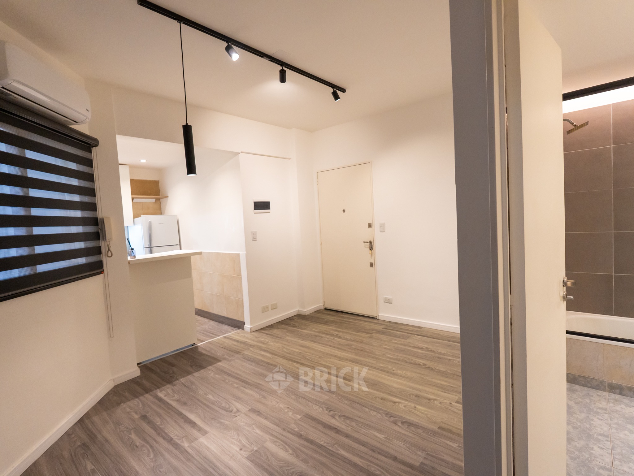 ALVEAR, MARCELO T. DE al 2100 Piso 8 11