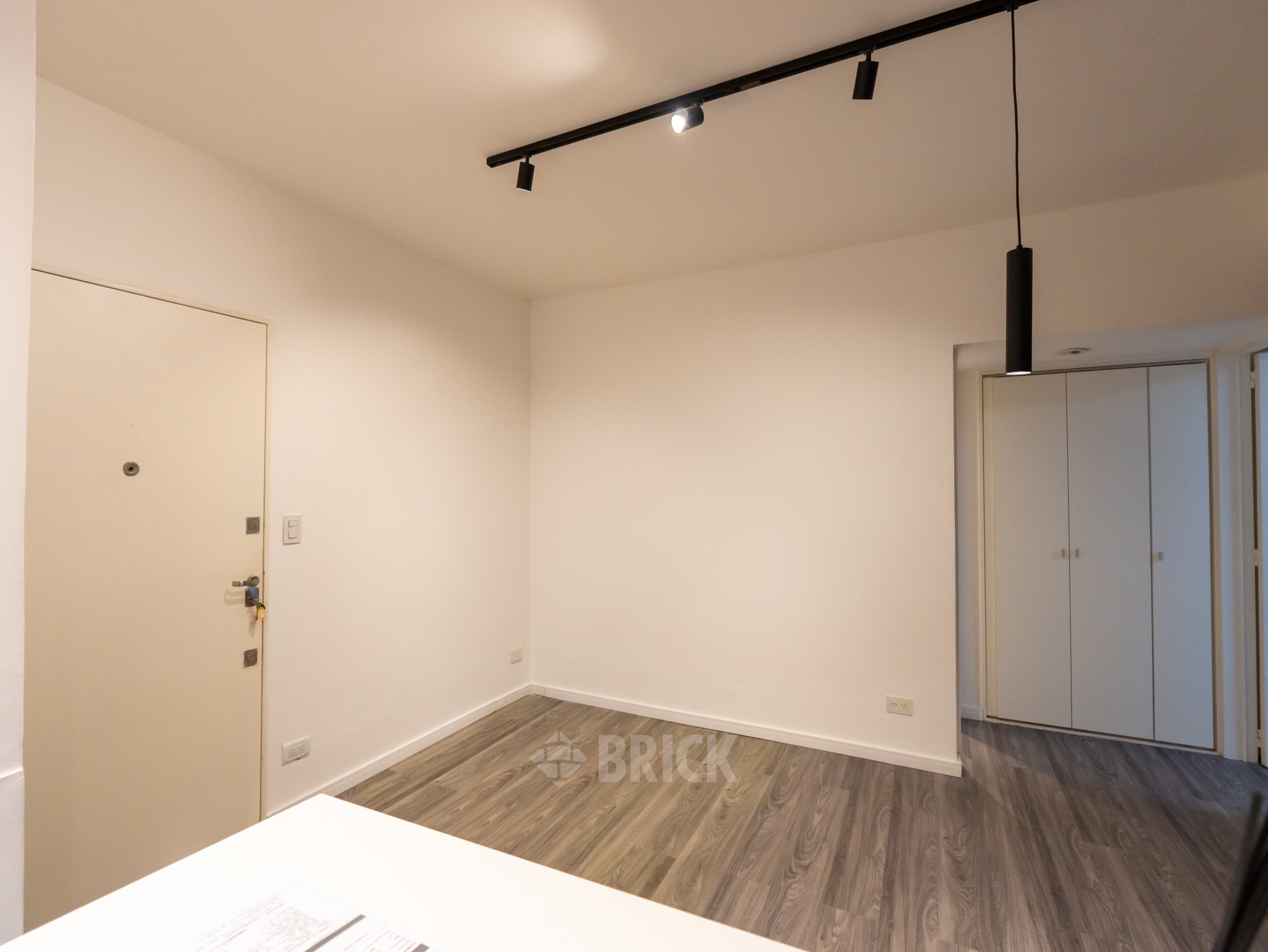 ALVEAR, MARCELO T. DE al 2100 Piso 8 5