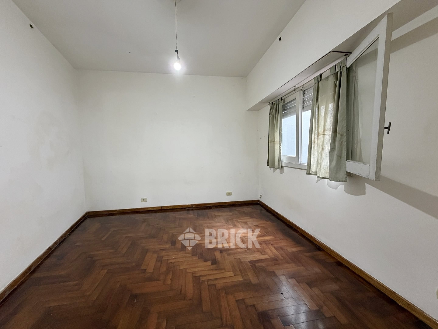 GOMEZ, VALENTIN al 3100 Piso 2 16