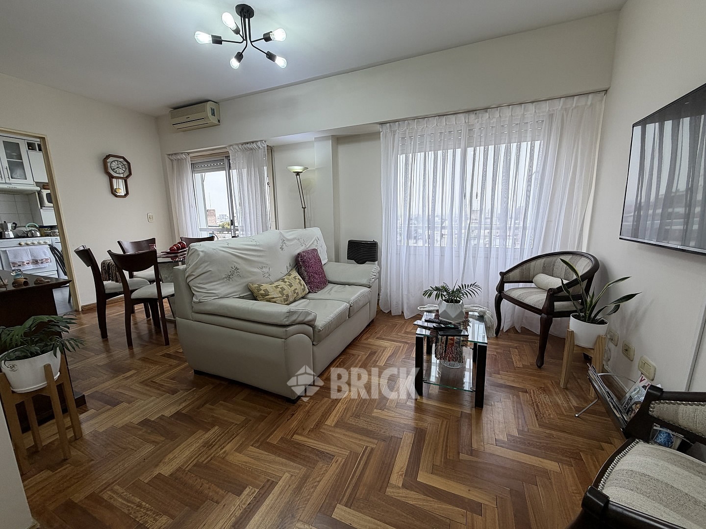 DEAN FUNES al 1100 Piso 12 3