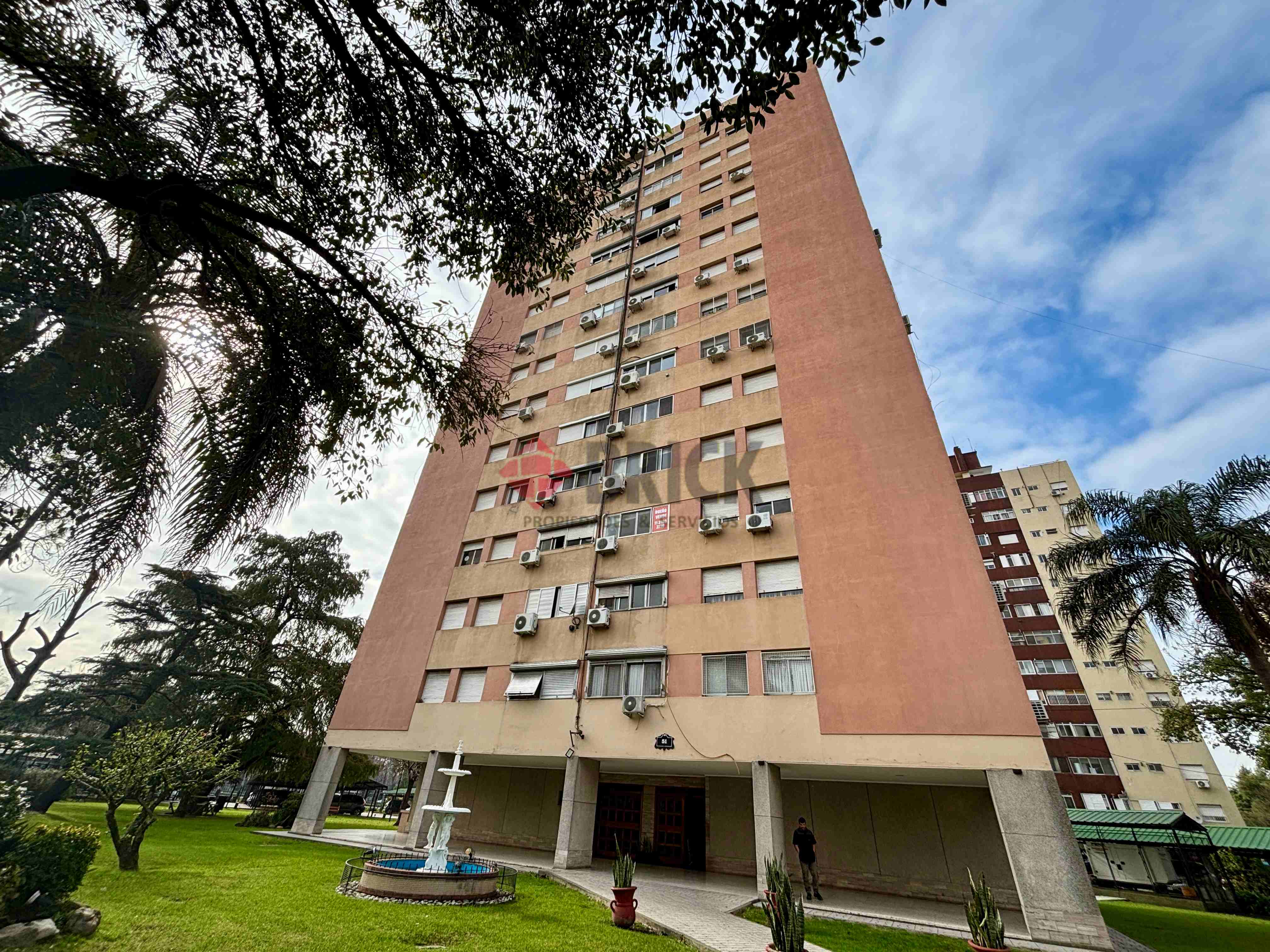 GENERAL PINTOS al 2900 Piso 14 42