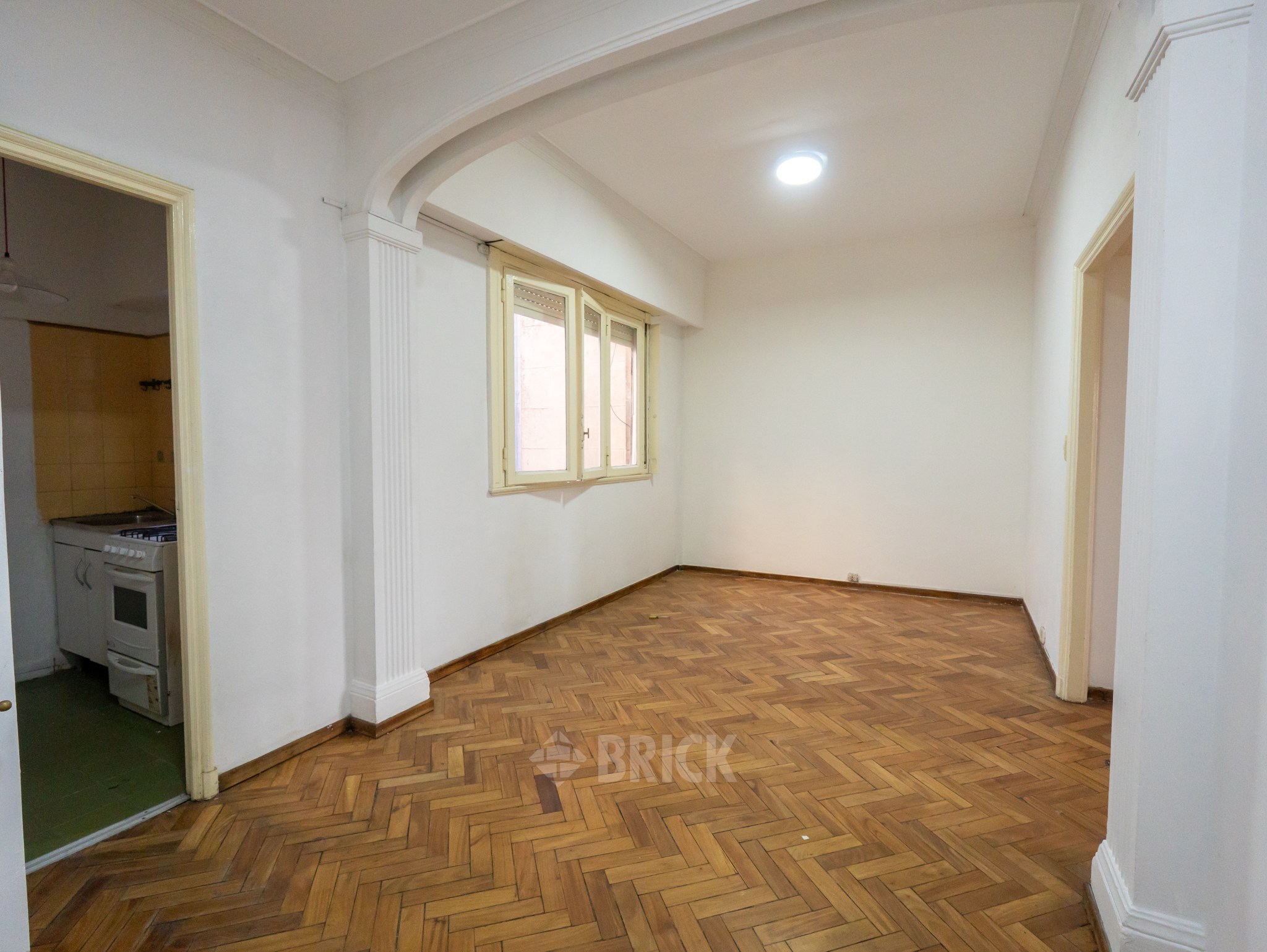 RIVADAVIA, AV. al 2500 Piso 8 1