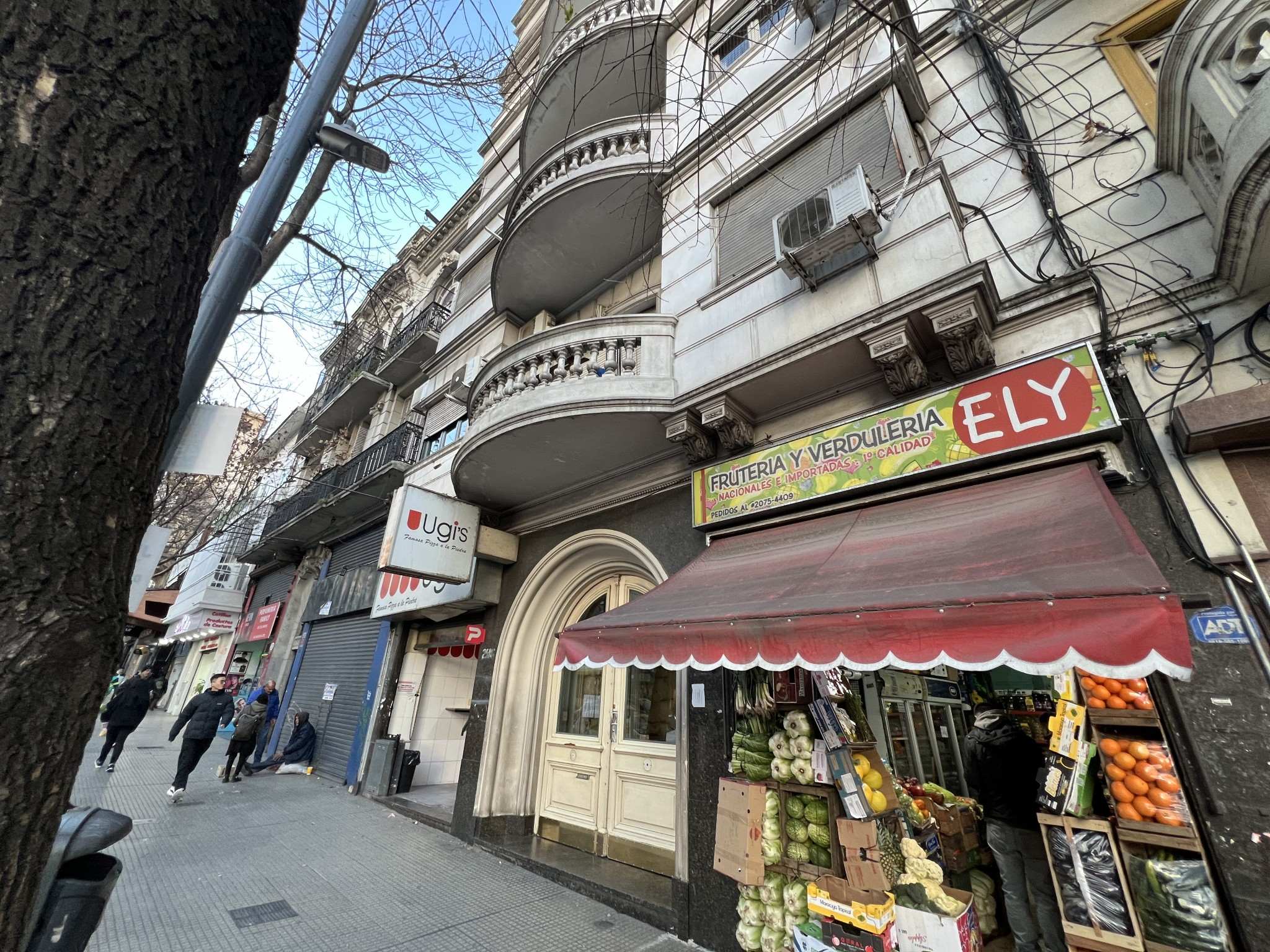 RIVADAVIA, AV. al 2500 Piso 8 12