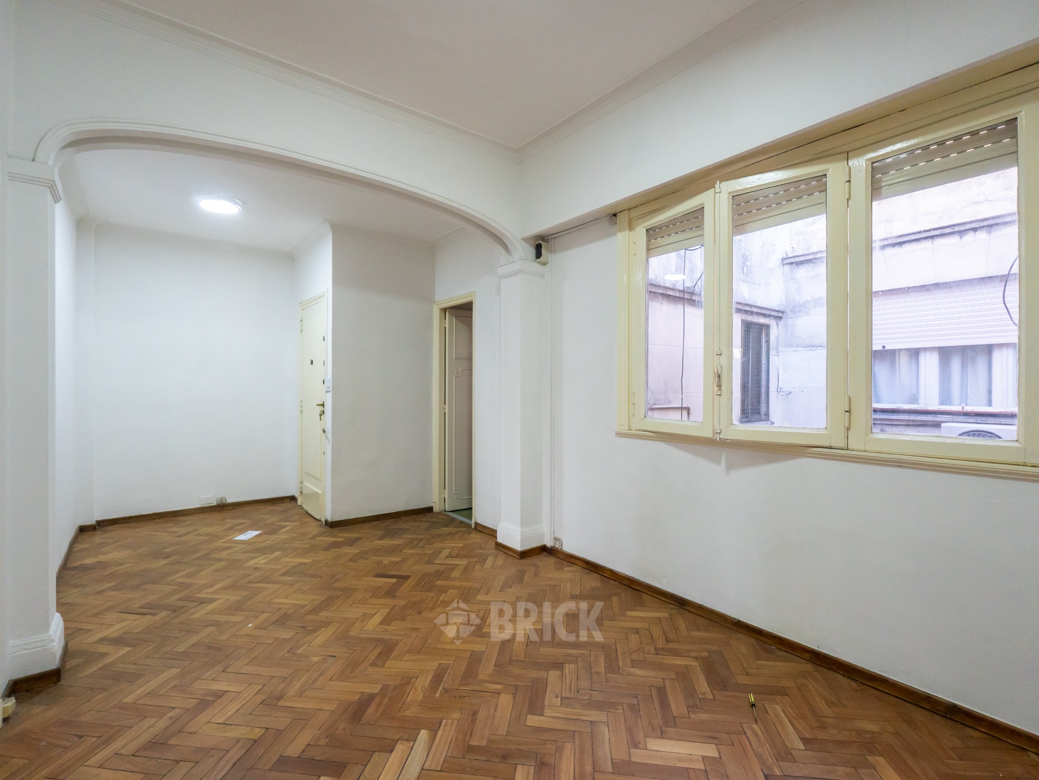 RIVADAVIA, AV. al 2500 Piso 8 3