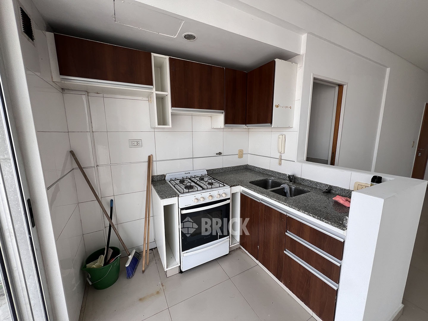 CARACAS al 1200 Piso 8 4