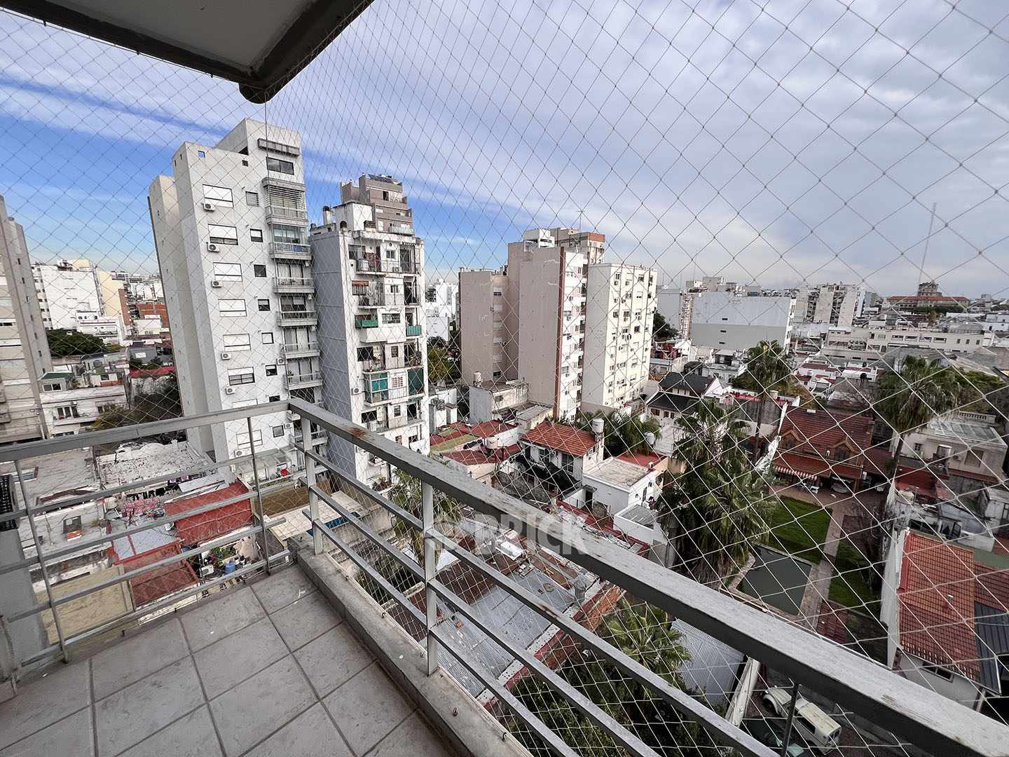CARACAS al 1200 Piso 8 8